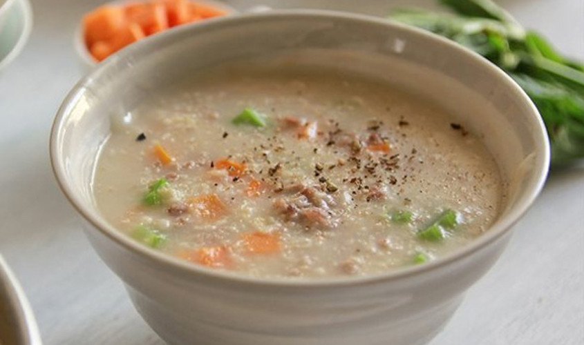 Cháo yến mạch rau củ cho bé trên 1 tuổi