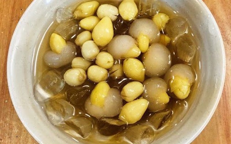 Chè bạch quả hạt sen ngọt mát