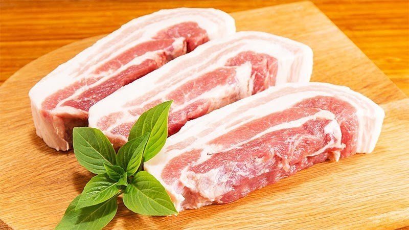 Chế biến thịt heo bằm ít dầu mỡ giúp kiểm soát calo