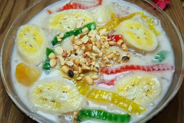 Chè chuối bột báng nước cốt dừa sánh mịn hấp dẫn