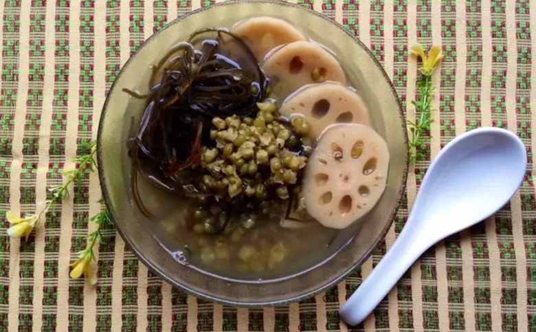 Chè củ sen đậu xanh bùi béo