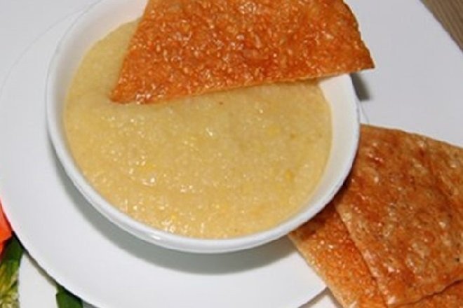 Chè hạt kê đậu xanh ăn kèm bánh đa nướng