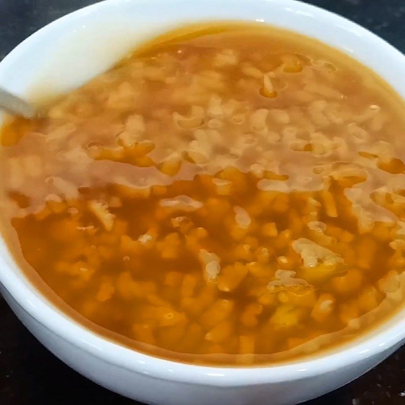 Chén chè bà cốt nóng hổi, thơm ngon đã hoàn thành