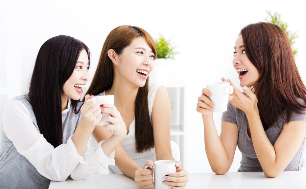 Chén chè đậu đỏ với bột năng giải nhiệt