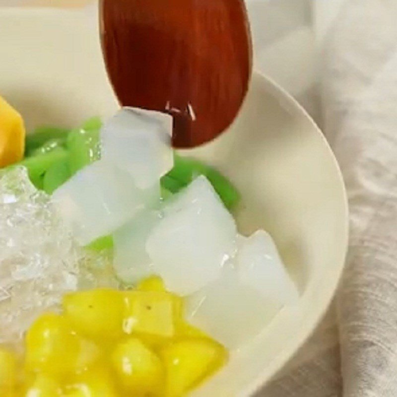 Chén chè hạt đác dâu tây bánh lọt hoàn thành