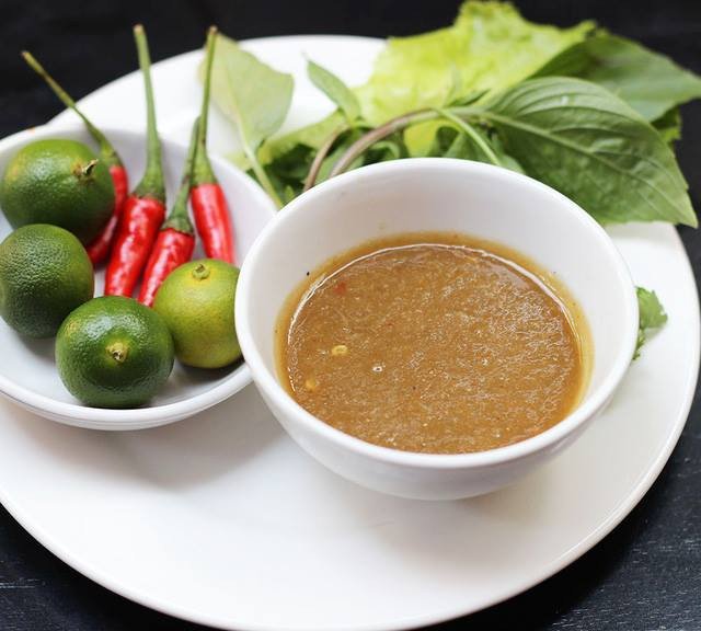 Chén mắm nêm thành phẩm với màu sắc hấp dẫn