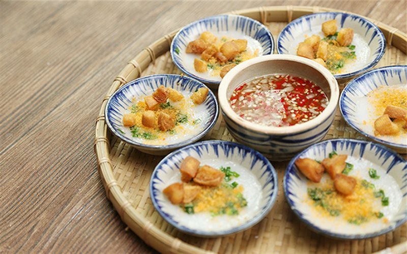 Chén nước mắm tỏi ớt chua ngọt dùng cho bánh bèo miền Trung