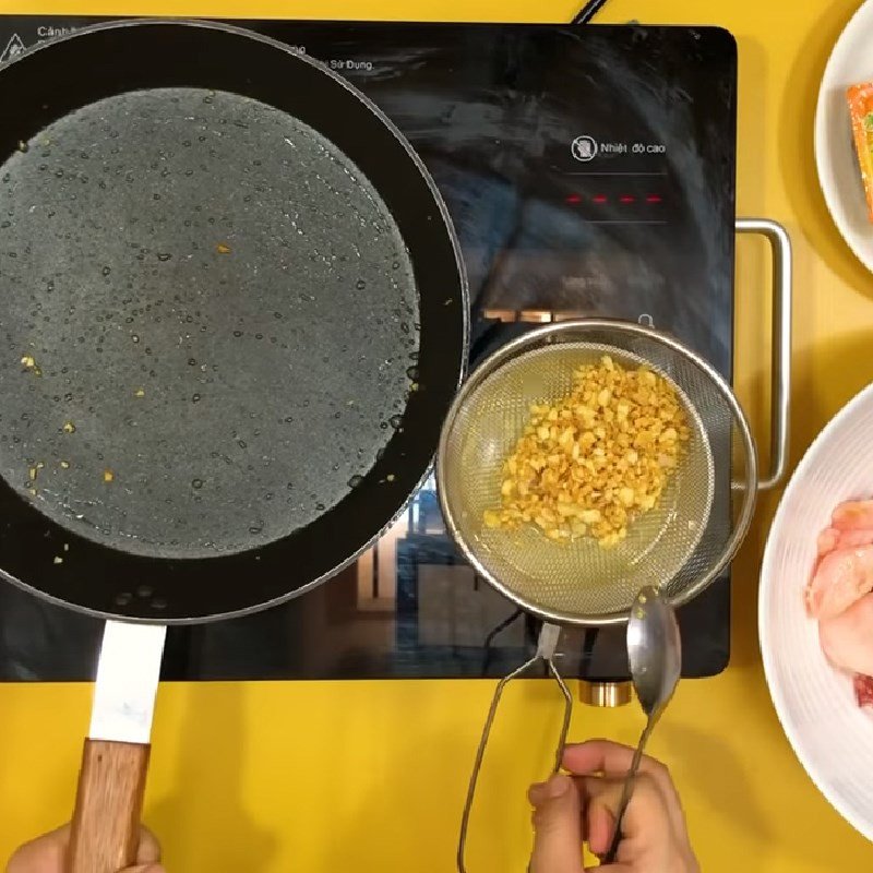 Chiên sơ cá hú giúp thịt cá săn chắc
