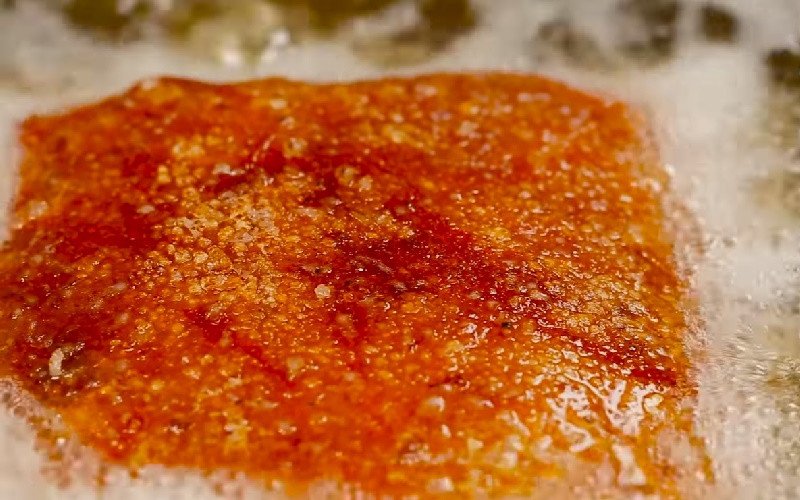 Chiên thịt heo giòn bì cho món bánh tráng cuốn