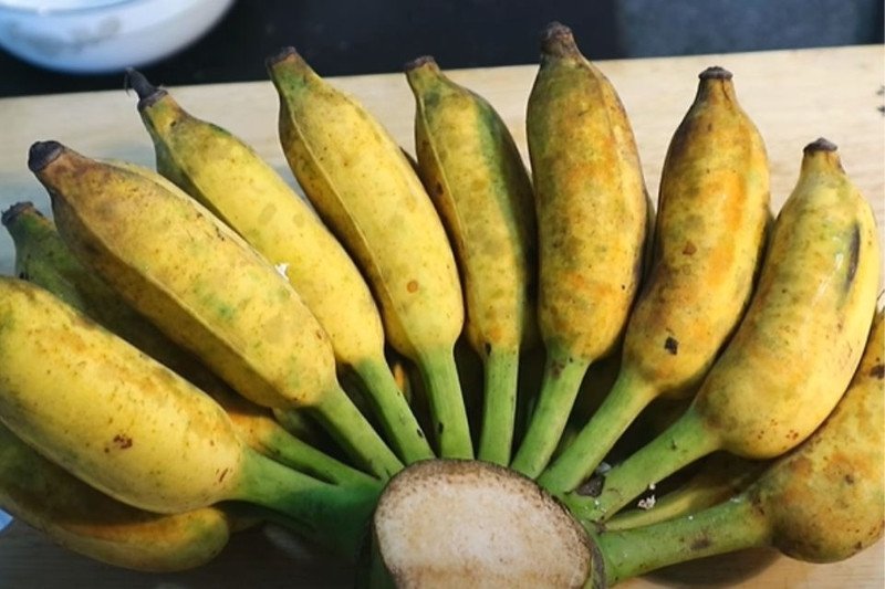 Chọn chuối chín làm bánh chuối chiên