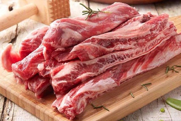 Cách Nấu Thịt Bò Sốt Vang Miền Bắc Chuẩn Vị Gia Truyền Chọn dẻ sườn bò có xen lẫn nạc và mỡ