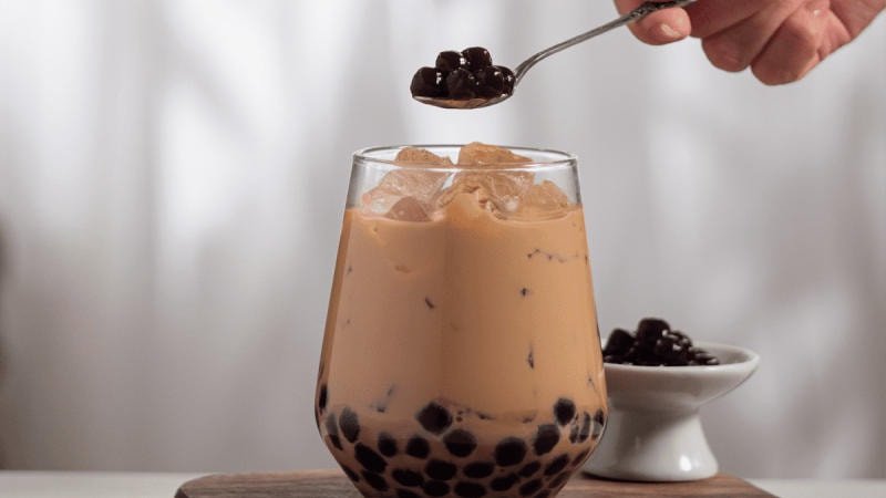 Chọn ly trà sữa kem trứng khè size nhỏ để kiểm soát lượng calo hiệu quả