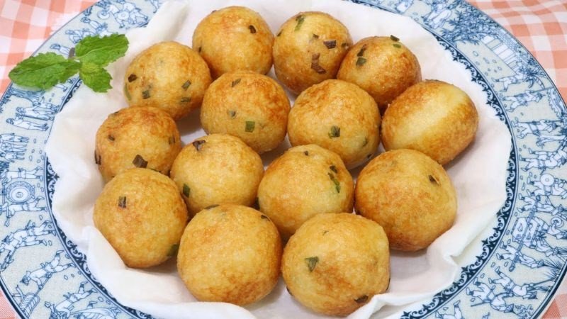 Chọn mua cá viên chiên tại nơi uy tín và kiểm tra hạn sử dụng