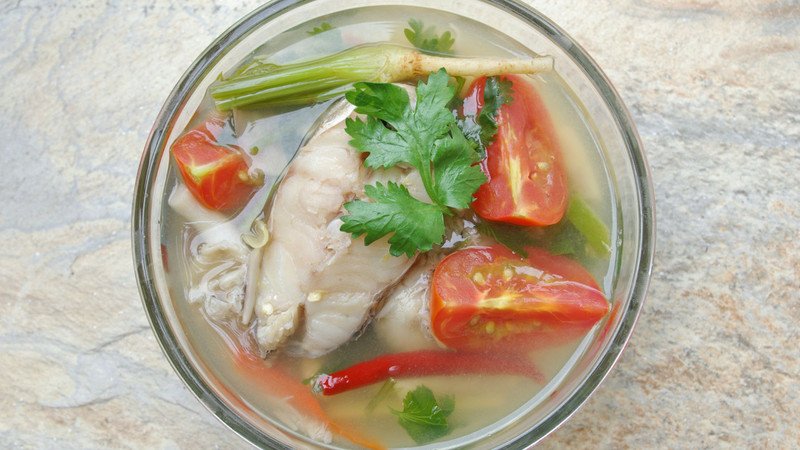 Chọn nguyên liệu tươi ngon, ít calo để nấu canh chua dinh dưỡng