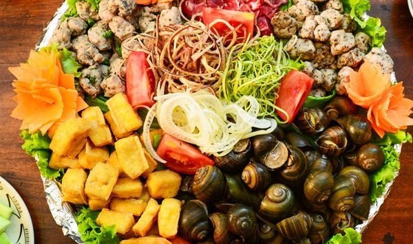 Chọn ốc tươi ngon để làm lẩu ốc thập cẩm