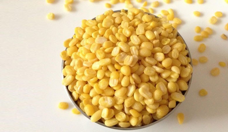 Chuẩn bị nguyên liệu cho món chè đậu xanh nước cốt dừa