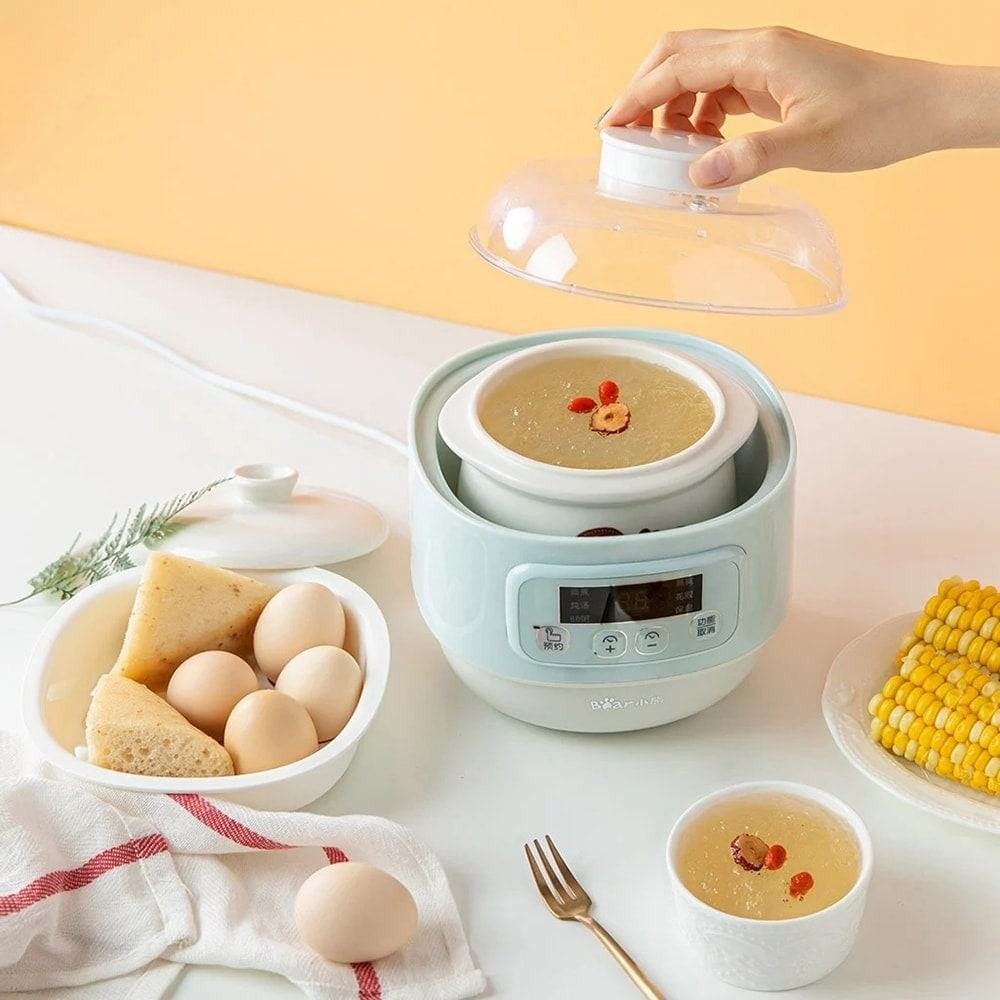 Chuẩn bị nguyên liệu và đặt vào nồi nấu chậm Bear trước khi cài đặt hẹn giờ.