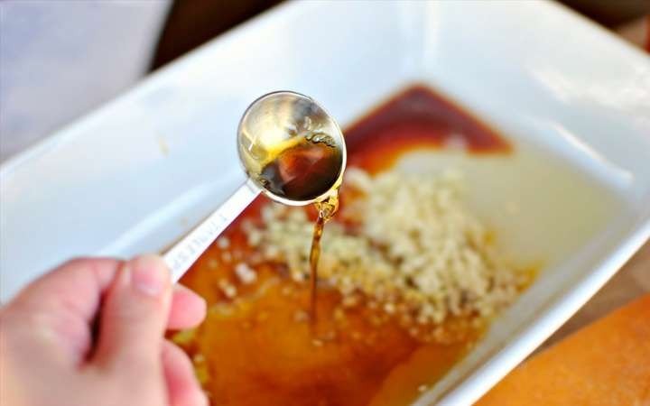 Chuẩn bị nước sốt rim thịt đậm đà