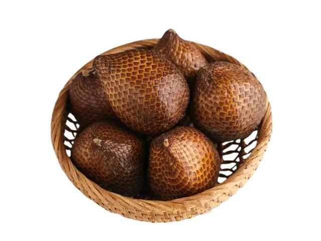 Mây Indo Bao Nhiêu Calo? Khám Phá Dinh Dưỡng Toàn Diện Chùm mây Indo tươi ngon, vỏ da rắn màu nâu đồng