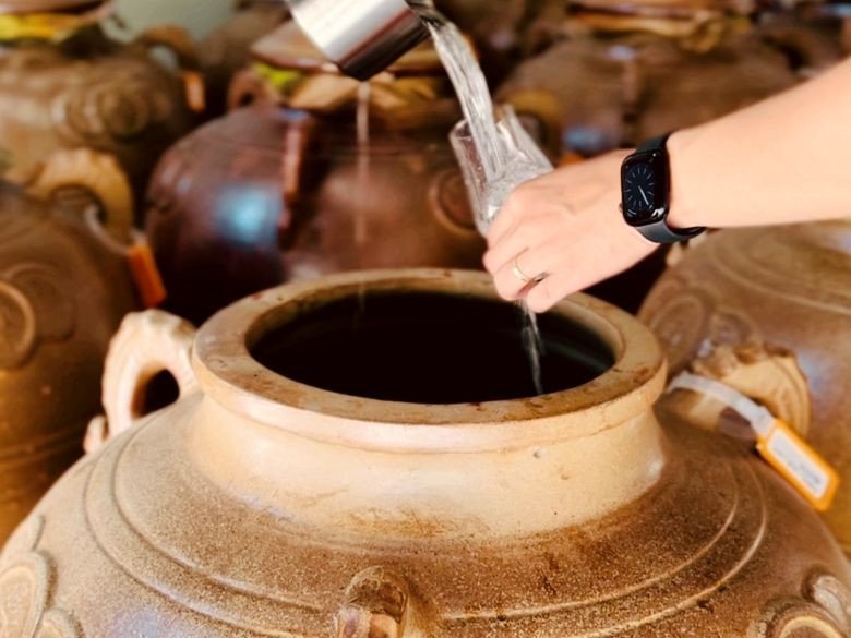 Chum sành ủ rượu nếp lâu năm