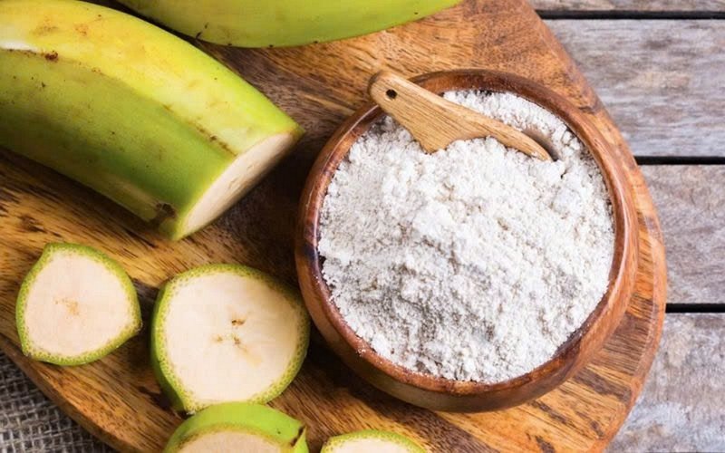 chuối sấy có chất xơ và tinh bột kháng giúp giảm cân