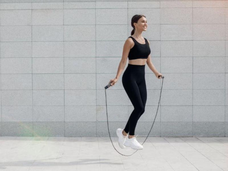 Cơ thể vận động linh hoạt khi nhảy dây đốt calo và mỡ thừa