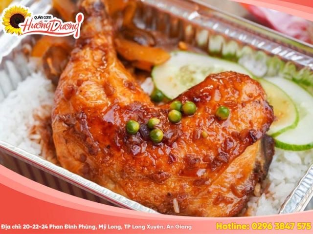 Cơm gà kho sả bao nhiêu calo