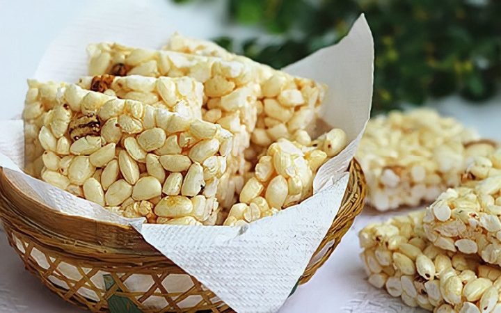 Cốm gạo rang giòn rụm, giàu dinh dưỡng