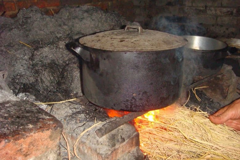 Cơm nếp đã nấu chín sẵn sàng ủ men