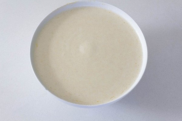 Cơm nguội đã xay nhuyễn, nguyên liệu quan trọng trong cách pha bột bánh khọt giòn