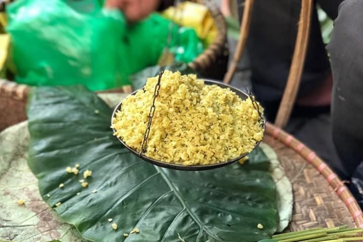 Chè Cốm Bao Nhiêu Calo? Giải Đáp Dinh Dưỡng Toàn Diện Cốm tươi nguyên liệu chính để nấu chè cốm thơm ngon.