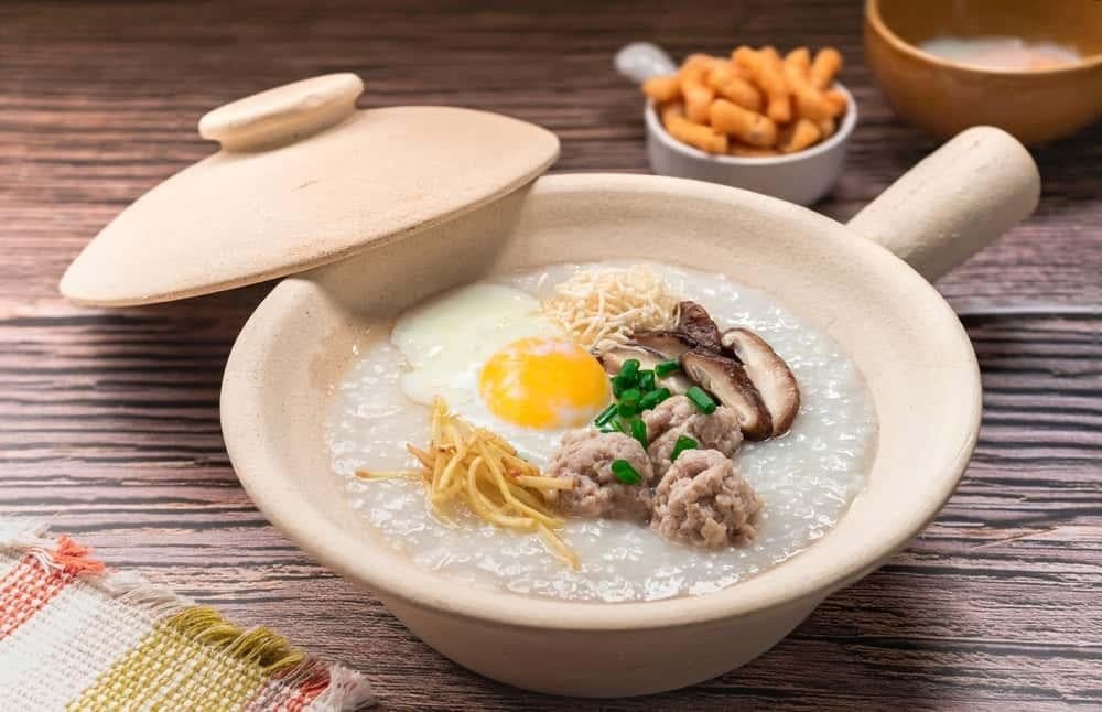 công thức cháo trứng gà thịt bò nấm hương cho bé 7 tháng