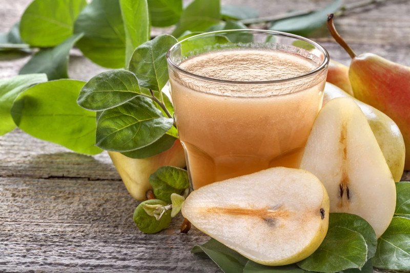 Công thức nước ép lê và dứa giúp kiểm soát cân nặng, cung cấp vitamin.