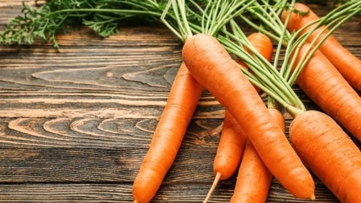 Củ cà rốt tươi ngon, minh họa lượng calo thấp và giá trị dinh dưỡng của cà rốt