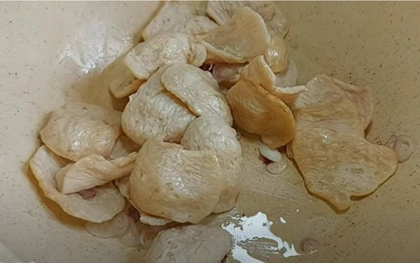 Cuộn và nướng thịt nướng chay