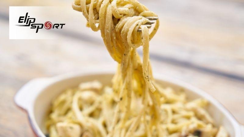 Đa dạng các loại mì Ý với nhiều hình dáng và màu sắc, từ mì spaghetti đến mì ống, phản ánh sự khác biệt về thành phần và lượng calo.