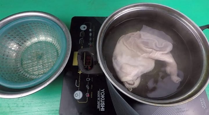 Dạ dày lợn đã được sơ chế sạch sẽ, trắng hồng để chuẩn bị cho món xào giòn ngon