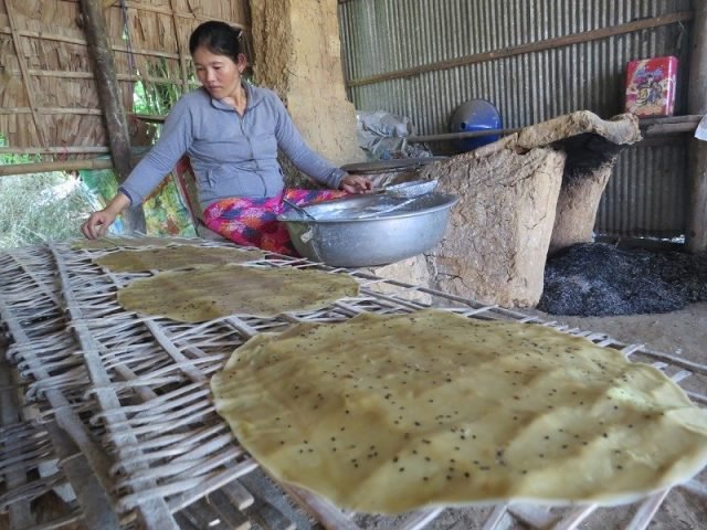 Một Miếng Bánh Tráng Bao Nhiêu Calo: Bí Quyết Ăn Ngon Khỏe Mạnh Đặc điểm và tên gọi bánh tráng khác nhau qua các vùng miền Việt Nam