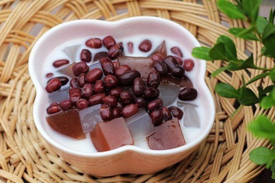 Đậu đỏ cần phải được ngâm qua đêm trước khi nấu để đạt độ ngon nhất