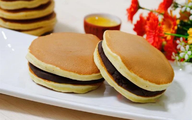 Đậu đỏ đã luộc chín chuẩn bị làm nhân bánh