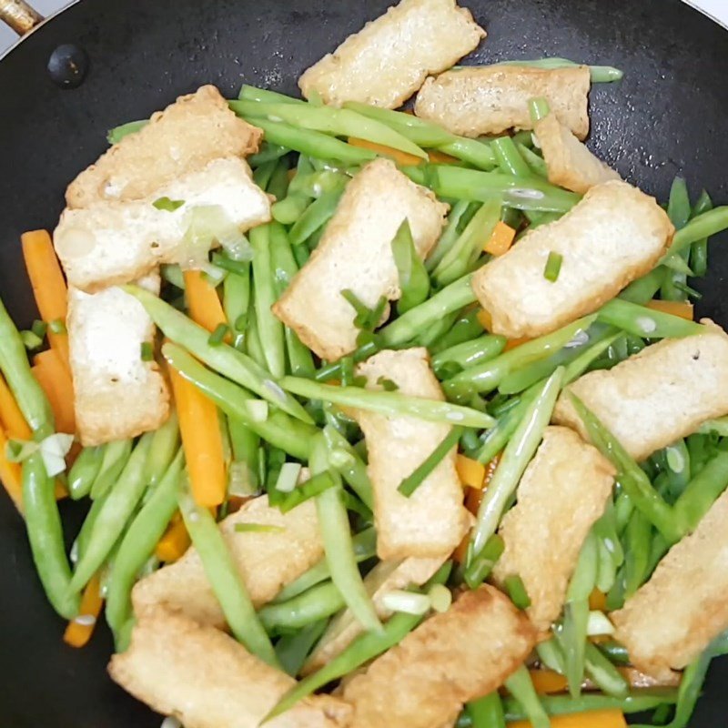 Đậu que xào cùng cà rốt và đậu hũ