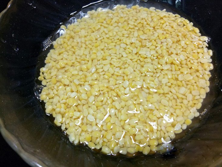 Đậu xanh đã ngâm nước, sẵn sàng chế biến