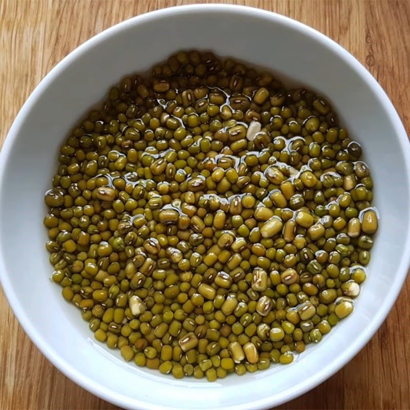 Đậu xanh đang ngâm