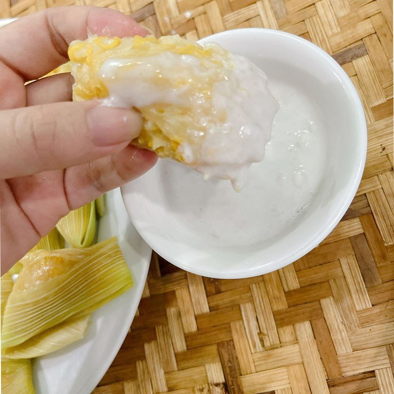 Đĩa bánh bắp hấp truyền thống đã hoàn thành