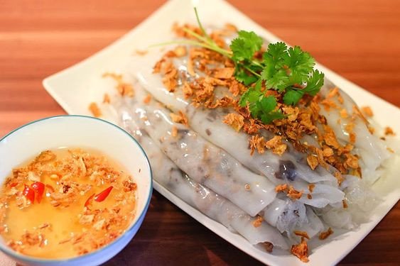 Đĩa bánh cuốn nóng hổi, thơm ngon