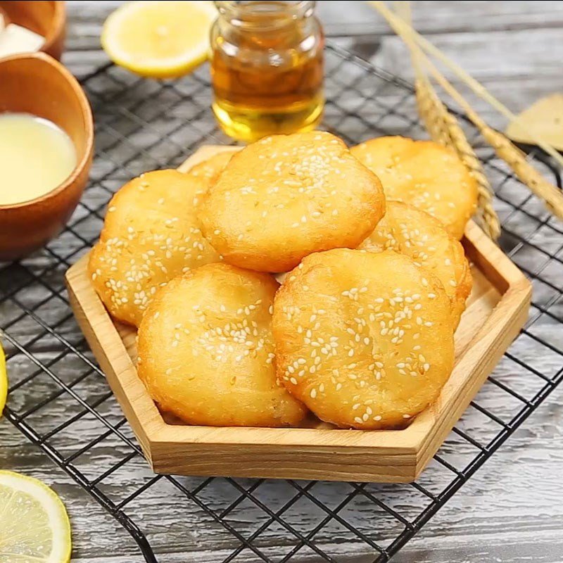 Đĩa bánh sắn chiên cốt dừa thành phẩm hấp dẫn