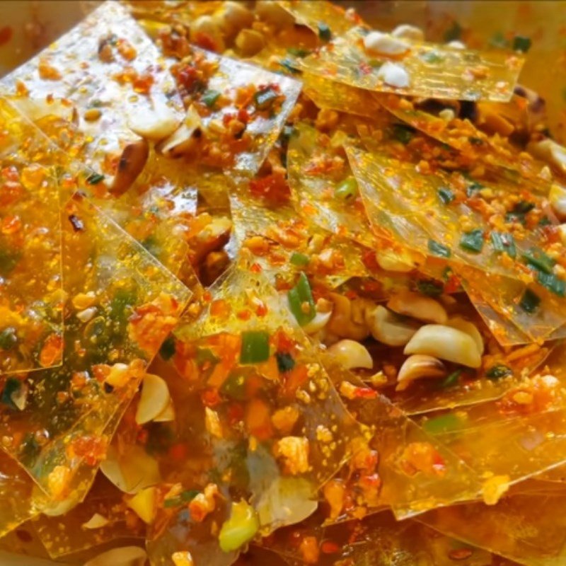 Đĩa bánh tráng mỡ hành sa tế tỏi thành phẩm