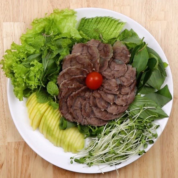 Đĩa bắp bò hầm nước dừa hoàn chỉnh