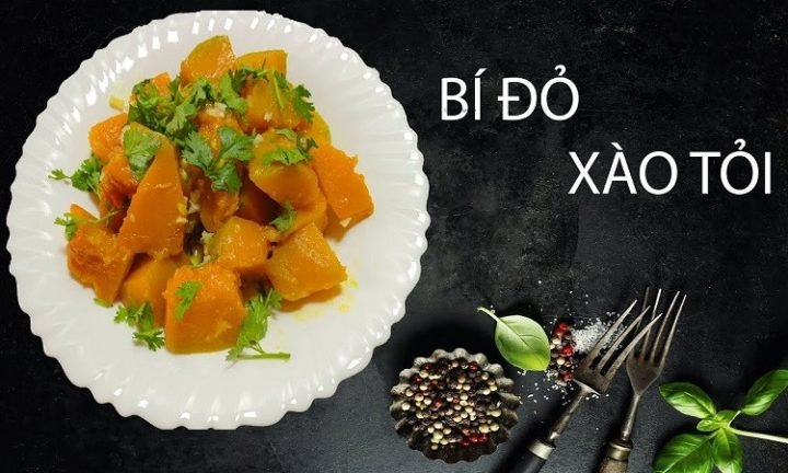Đĩa bí đỏ xào tỏi thơm ngon, chuẩn vị, giàu dinh dưỡng