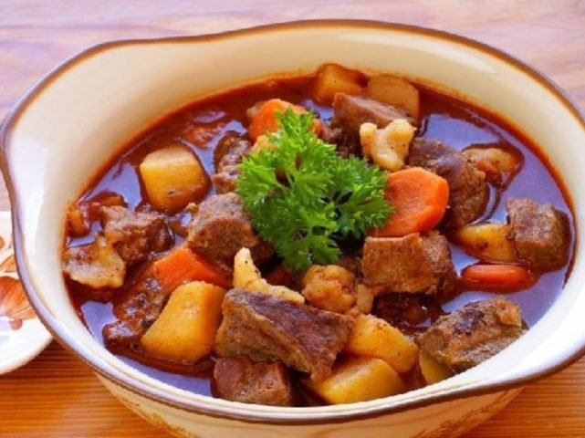 Đĩa bò kho miền Trung thơm ngon, chuẩn vị, hấp dẫn